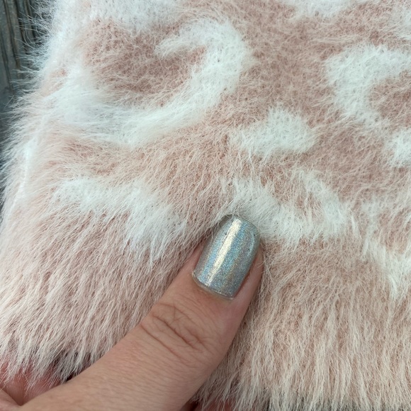 Fuzzy crop top - Picture 4 of 7